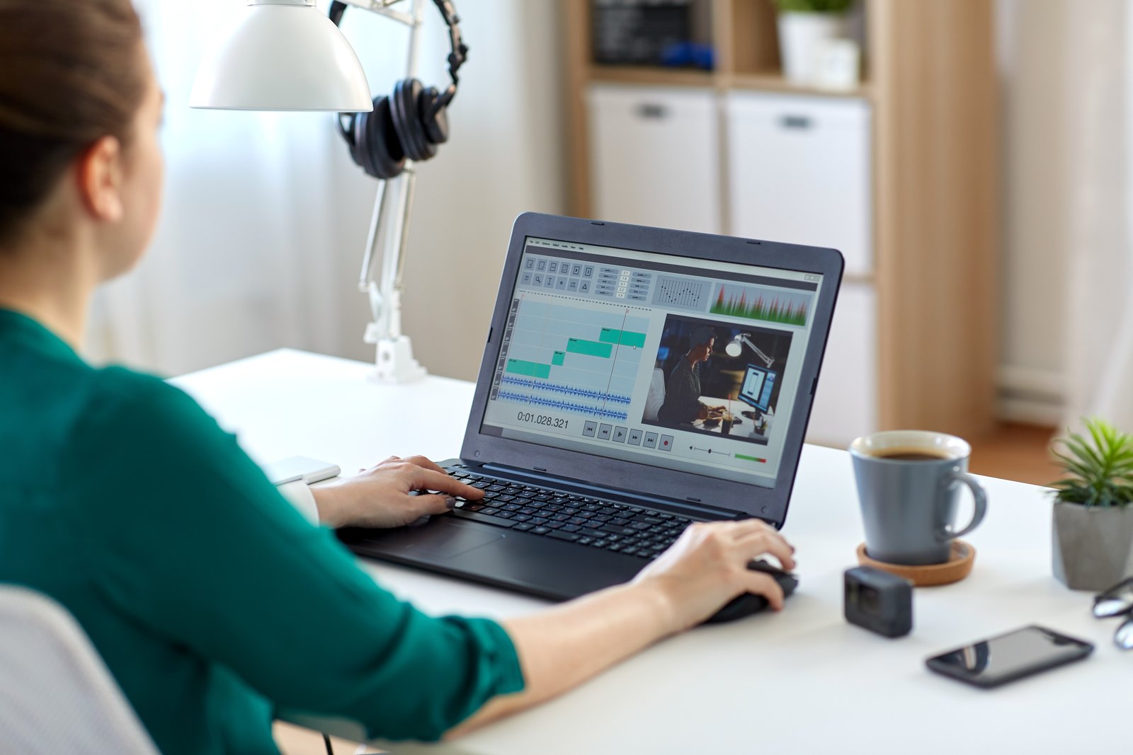How I Edit 200 Photos in 20 Minutes Using Lightroom's Batch Tools (Without Making Them All Look the Same)